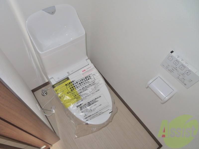 トイレ　温水洗浄便座付きのトイレは、使用しやすくうれしいですね。