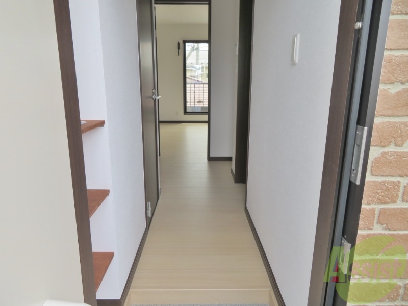 玄関　シンプルな内装でまとまりがあり清潔感がありますね。