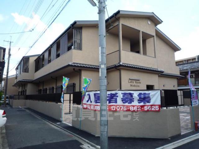 京都市上京区新白水丸町のマンションの建物外観