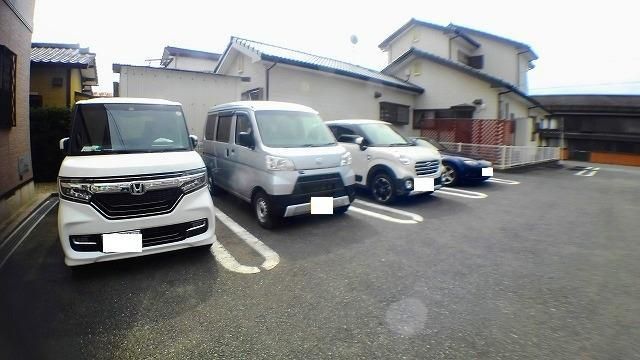 【薫風館の駐車場】