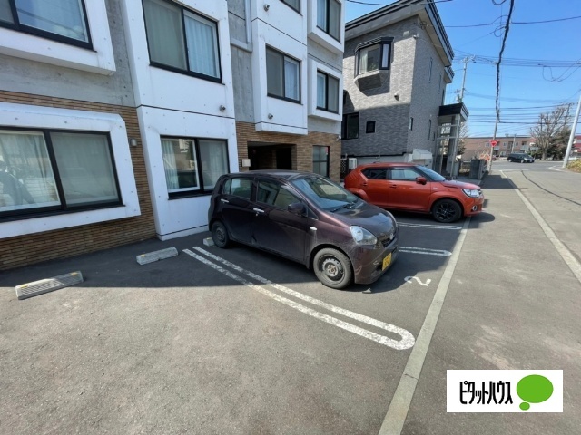 【札幌市手稲区前田四条のマンションの駐車場】