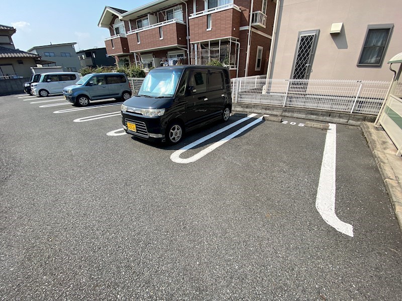 【姫路市飾磨区今在家のアパートの駐車場】