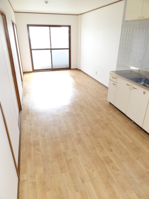パルティールマンション 4階の居間写真