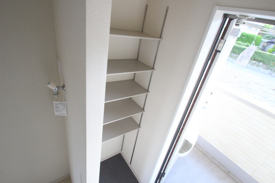 玄関　※別部屋の写真です