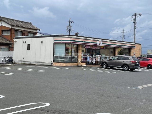 コンビニ　セブンイレブン 西尾平坂町店（コンビニ）まで589m
