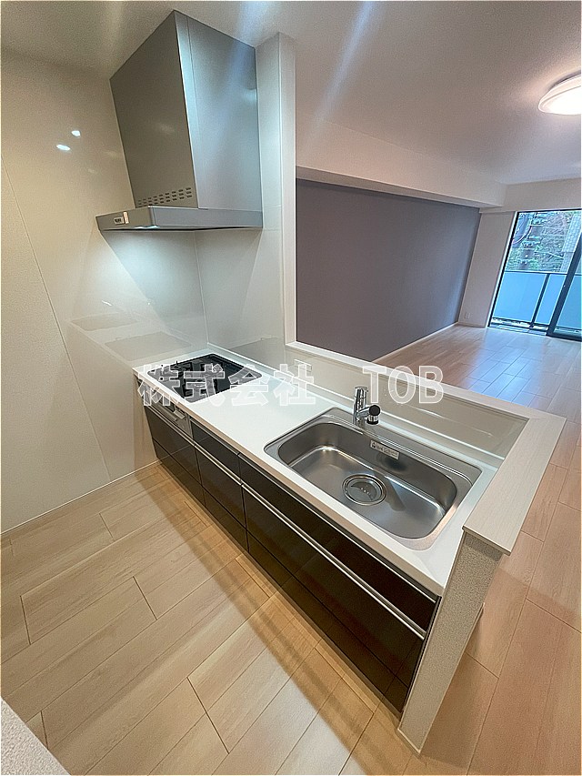 キッチン　ガス3口グリル付き