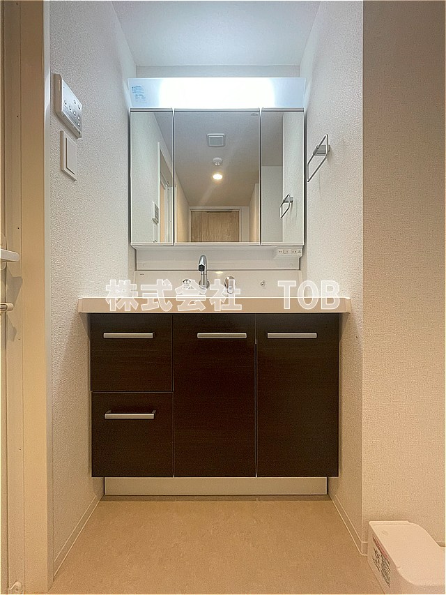 洗面設備　3面鏡　シャンプードレッサー