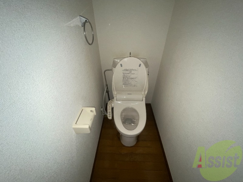 トイレ　こちらはトイレになります。ウォシュレット機能もついています。