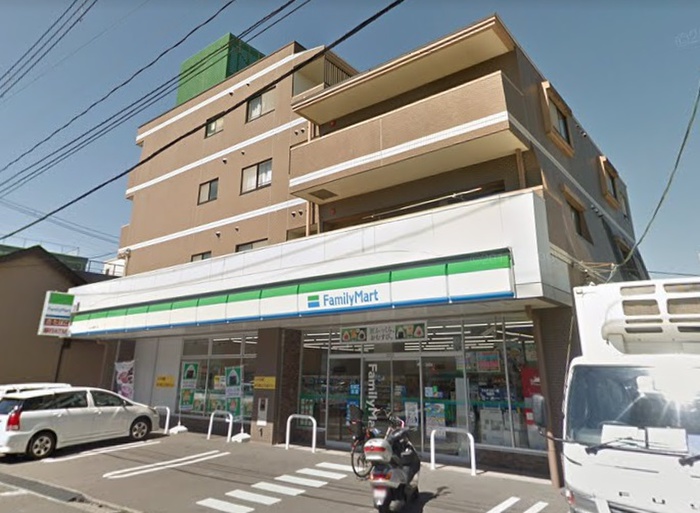 コンビニ　ファミリーマート仙台穀町店（コンビニ）まで220m