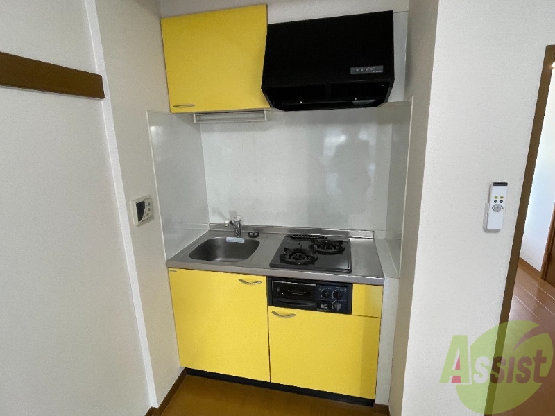 キッチン　一人暮らしには十分な大きさのキッチンですね。