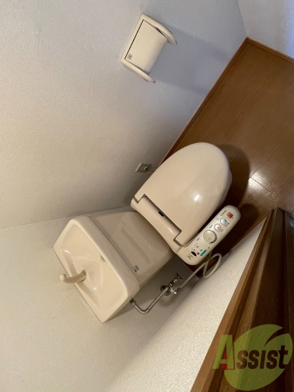 トイレ　狭いトイレでも落ち着ける場所になるかもしれませんね。