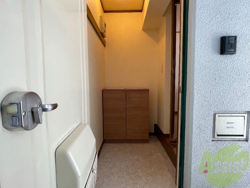 玄関　玄関から入ると、目の前にはキッチンがあります。