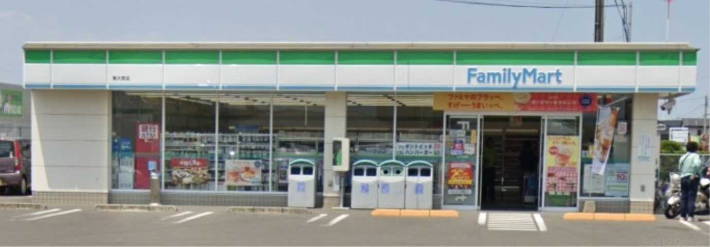 コンビニ　ファミリーマート（コンビニ）まで650m