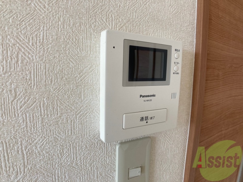 その他　ＴＶモニター付インターホンです。来客者の顔が見えるので安心！