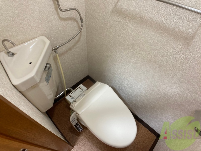 トイレ　ウォシュレット機能がついたトイレ。安心して使用できますね。