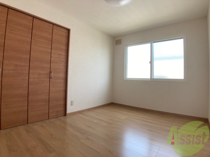 その他部屋・スペース　寝室です。二部屋をどう使うかはあなた次第です！