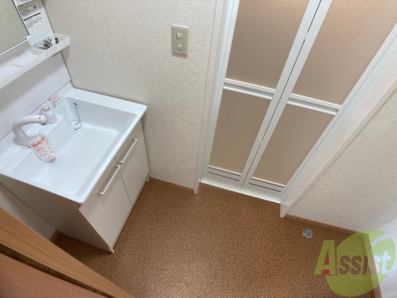 洗面設備　シャンプードレッサーもあります。身支度はばっちりですね。