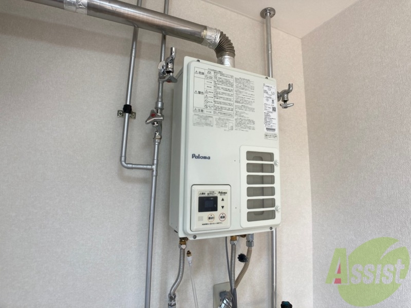 その他設備　給湯器は簡単操作で温度調整ができますよ。