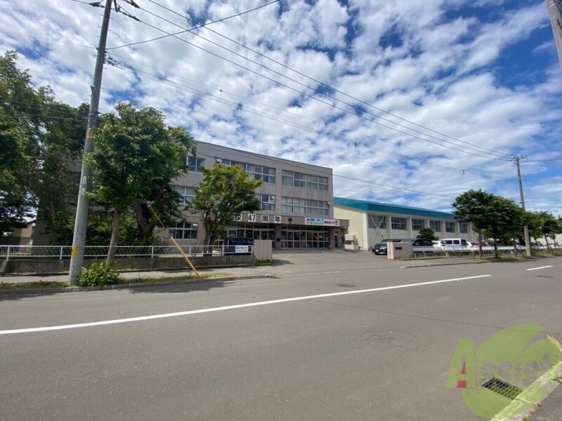 小学校　札幌市立篠路西小学校（小学校）まで1007m