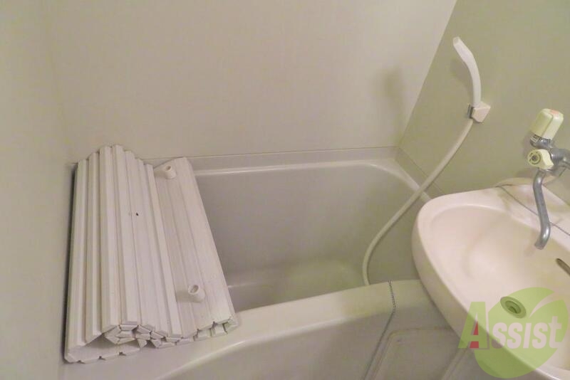 バス・シャワールーム　足が延ばせて、ゆっくりできますね。