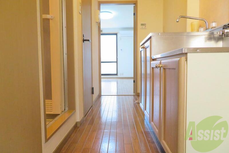 玄関　玄関から見たお部屋のお写真ですね。