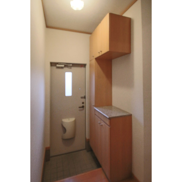 玄関　同じ建物の別の部屋