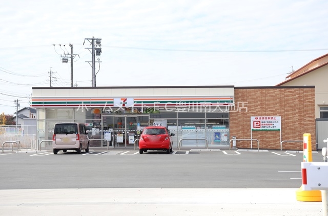 コンビニ　セブンイレブン豊川竹下店（コンビニ）まで898m