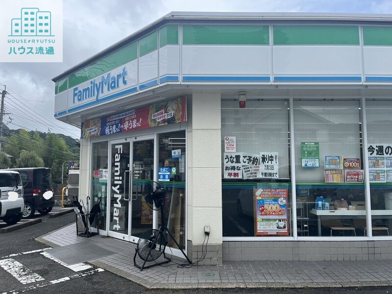 コンビニ　ファミリーマート東長崎矢上店（コンビニ）まで551m