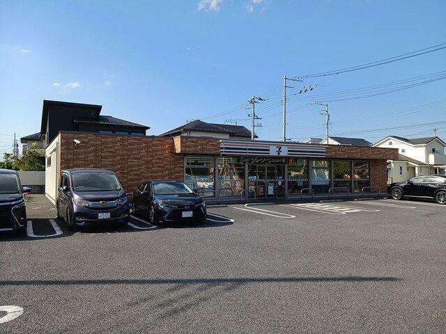 コンビニ　セブンイレブン（コンビニ）まで407m
