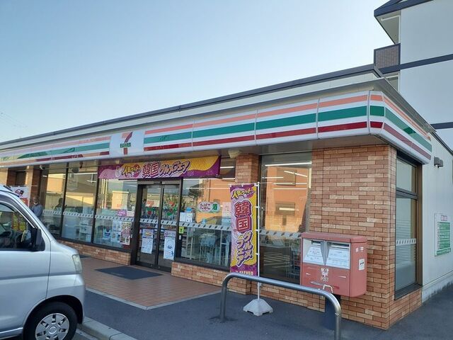 コンビニ　セブンイレブン様（コンビニ）まで400m