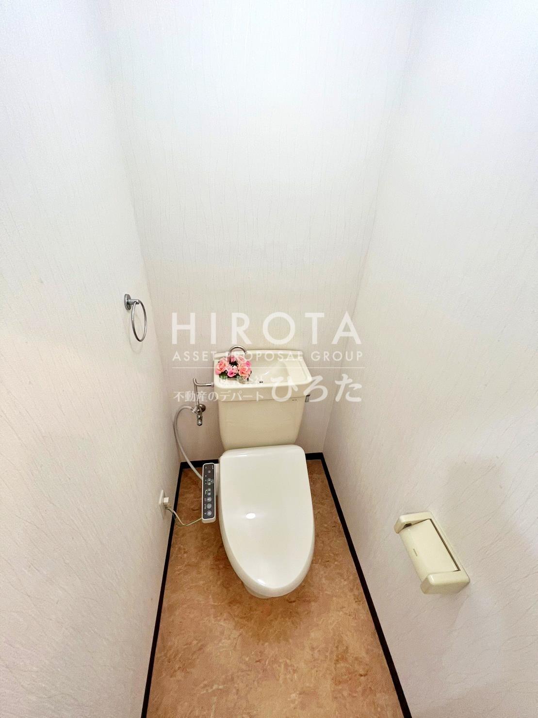 トイレ　※モデルルーム写真の為、入居時家具・備品等はついてきません※