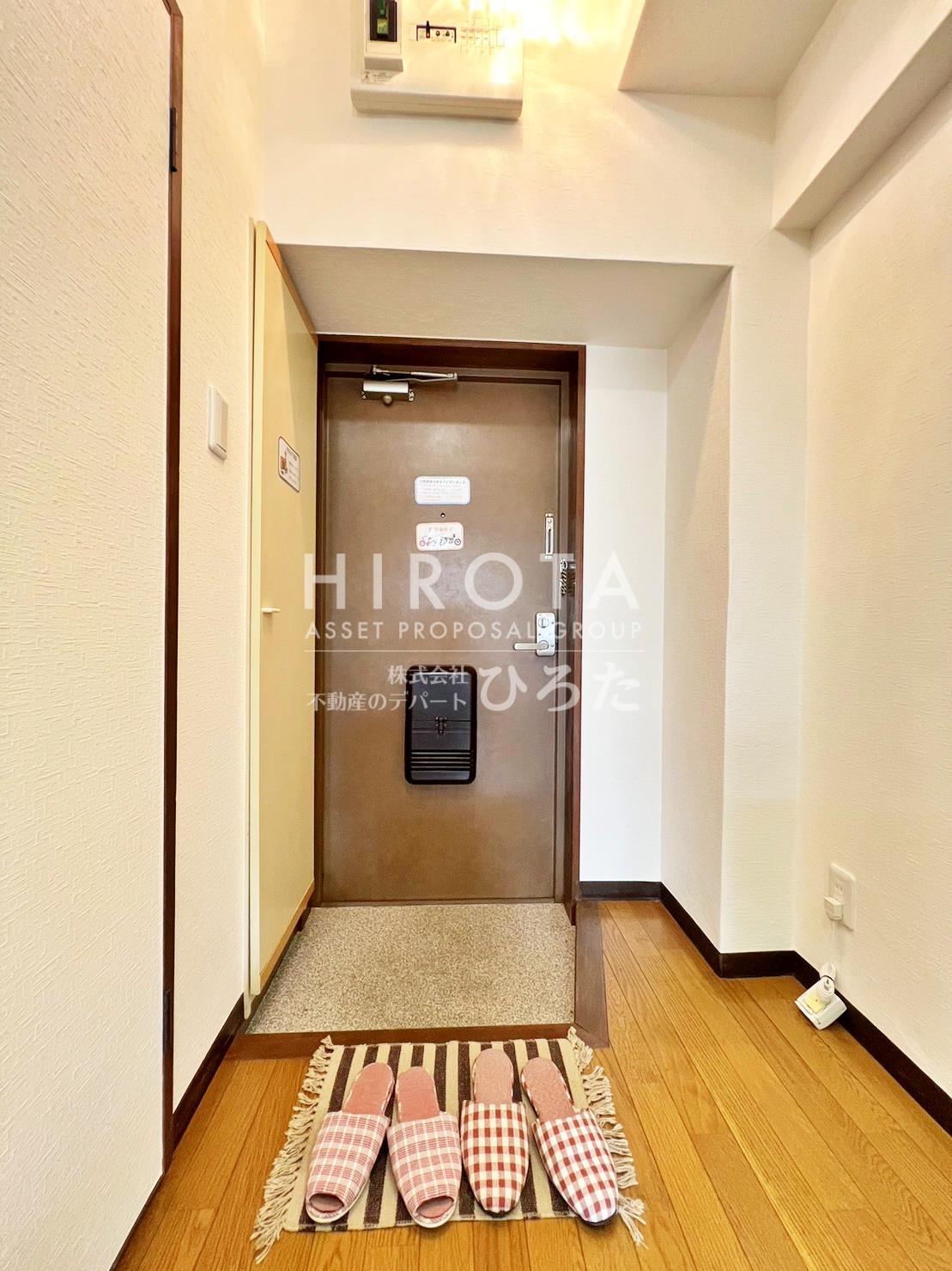 玄関　※モデルルーム写真の為、入居時家具・備品等はついてきません※