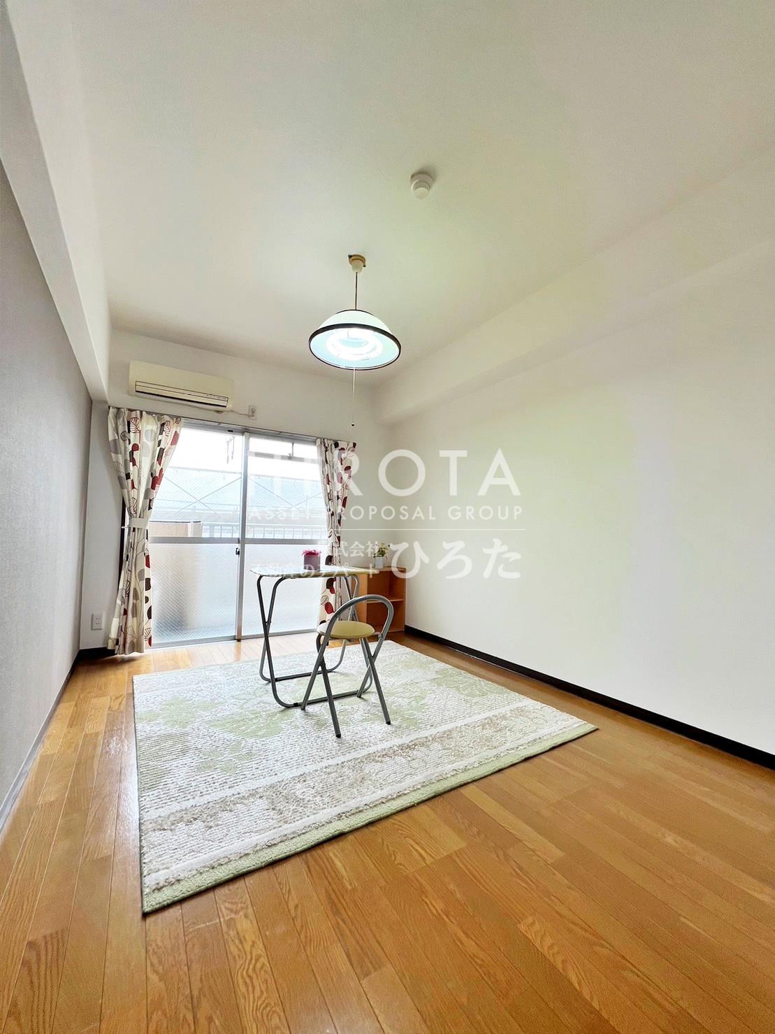 居室・リビング　※モデルルーム写真の為、入居時家具・備品等はついてきません※