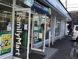 コンビニ　ファミリーマート（コンビニ）まで88m