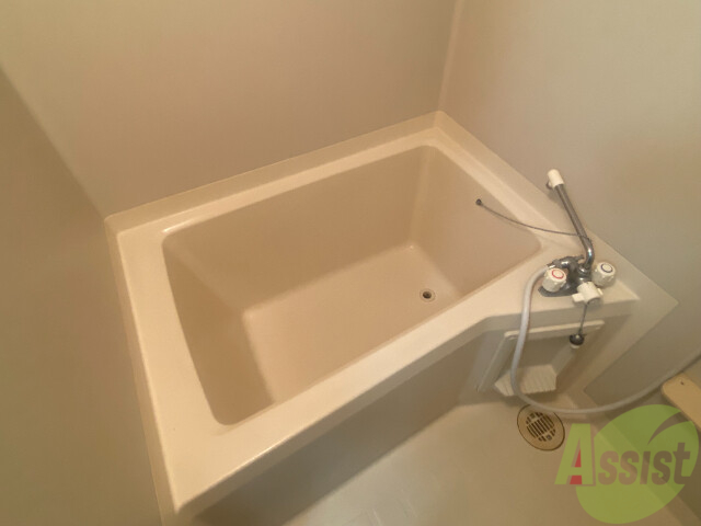 バス・シャワールーム　こちらのお風呂で、一日の疲れを癒してください。