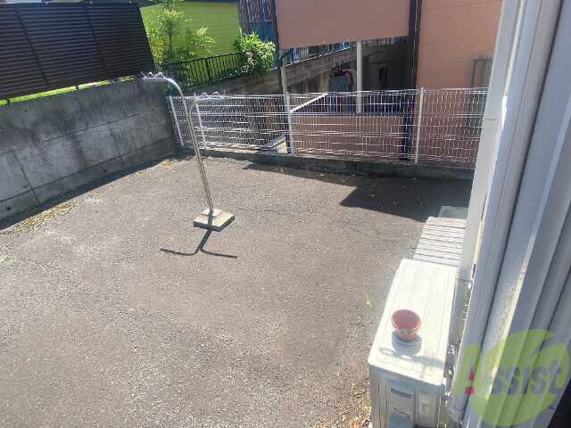 バルコニー　コチラで、洗濯物干しもバッチリです。