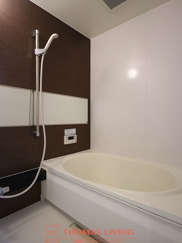 バス・シャワールーム　広々とした浴室で1日の疲れを癒してください。