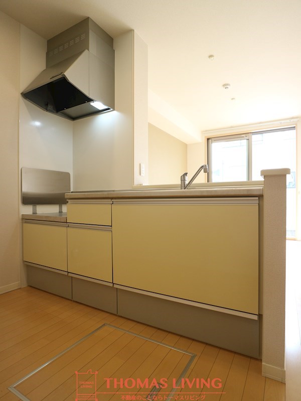 キッチン　リビングを見渡しながらお料理出来ます。