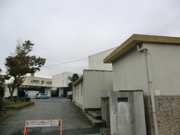 小学校　春日井市立松原小学校（小学校）まで420m