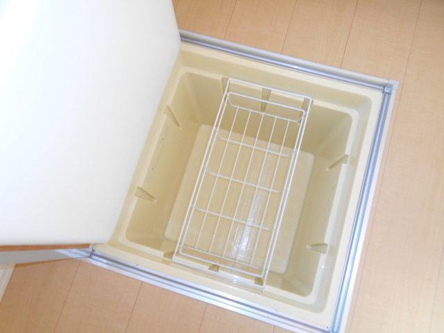 その他設備　１０２　床下収納