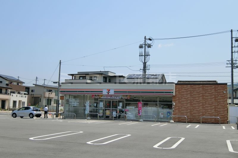 コンビニ　セブンイレブン幸田駅前店（コンビニ）まで677m