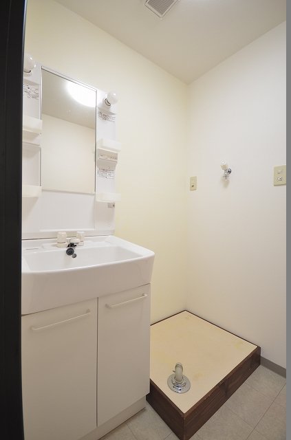 洗面設備　同物件別号室です。