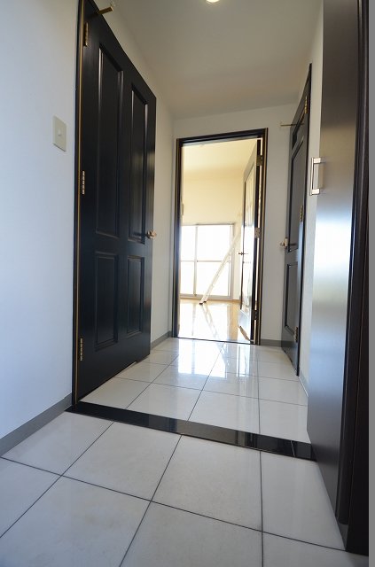 玄関　同物件別号室です。