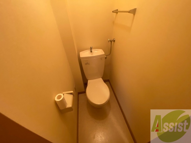 トイレ　こちらはトイレです。清潔感があり、安心して使用できます。