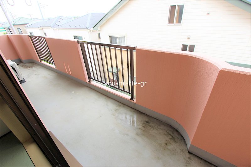 バルコニー　洗濯物を干すスペースが充実