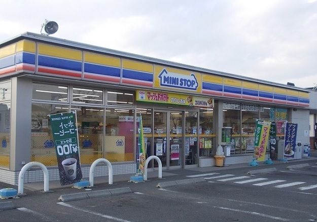 コンビニ　ミニストップ八木田店（コンビニ）まで700m