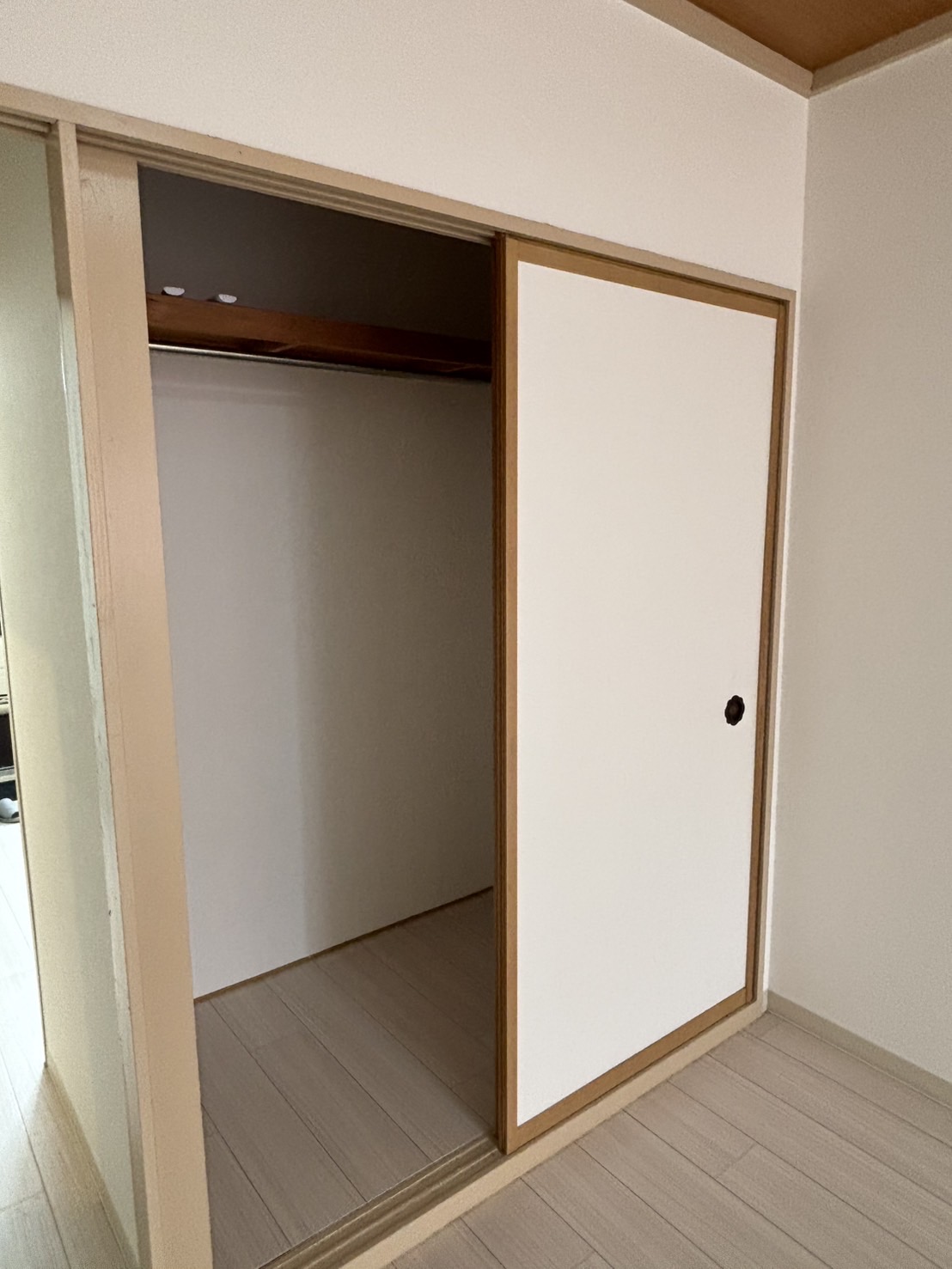 収納　LDK収納（ポールあり）