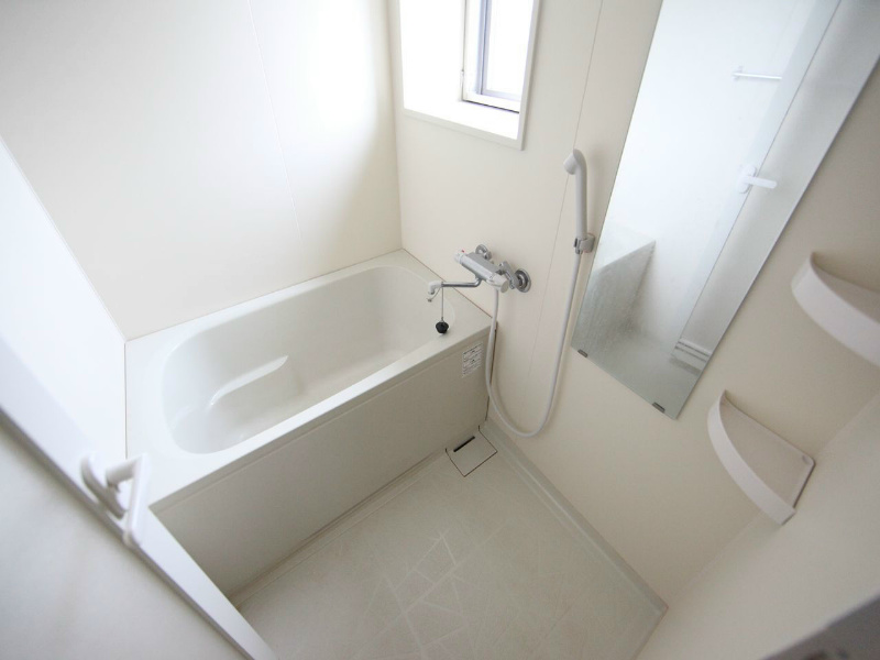 バス・シャワールーム　バスルーム（お風呂トイレ別）窓付（換気良好）