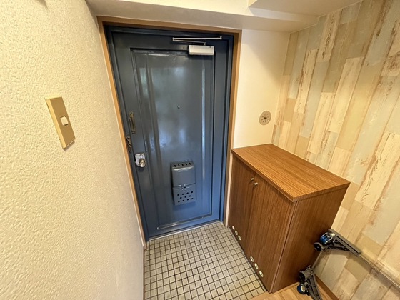 玄関　※別号室の写真です。