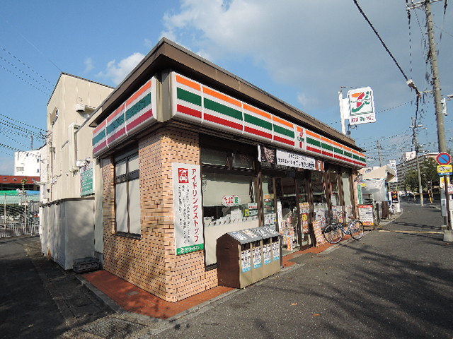 コンビニ　セブンイレブン 京都向島ニユータウン店（コンビニ）まで357m